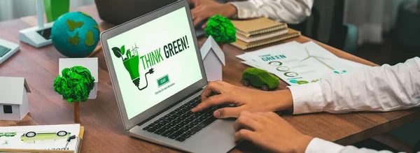 Affärsmän Gröna Företag Som Planerar Miljövänliga Och Miljövänlig Konservativ För — Stockfoto
