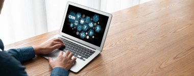 CRM işletme ve işletme için modern bilgisayarda müşteri ilişkileri yönetim sistemi