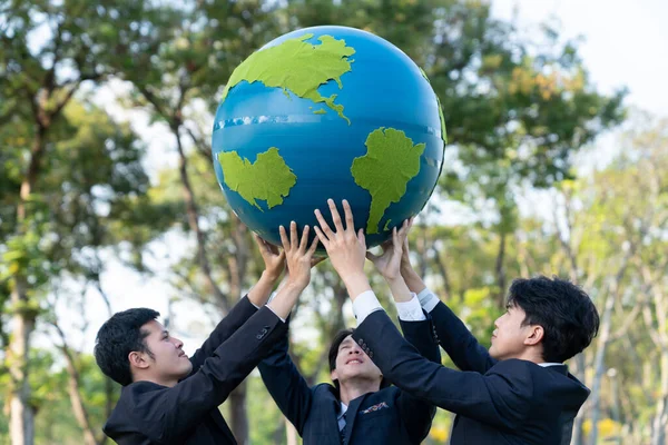 아시아 비즈니스 사람들이 그룹에 세계와 지구의 가능성과 Esg 원칙으로 온난화를 — 스톡 사진
