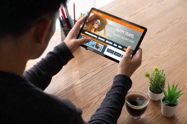 Model arama ve seyahat planlama için internet sitesi uçuş, otel ve tur rezervasyonları için anlaşma ve paket sunuyor