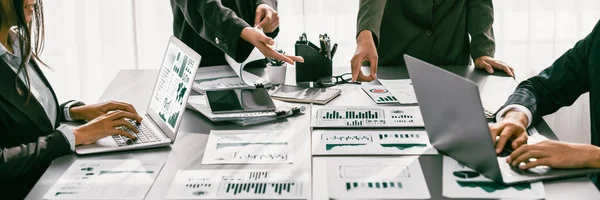 Team Analisti Sta Lavorando Fintech Analizzare Carta Del Cruscotto Finanziario — Foto Stock