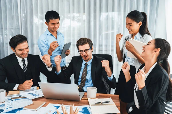 Gruppe Glücklicher Geschäftsleute Feierlicher Geste Und Erfolgreicher Effizienter Teamarbeit Diverse — Stockfoto