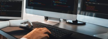 Üretken yapay zeka ya da yapay zeka tarafından kodlanan program otomasyonu. Robotik el ve insan yazılım geliştiricisi arasındaki işbirliği betik çözme, hata ayıklama veya yazma.