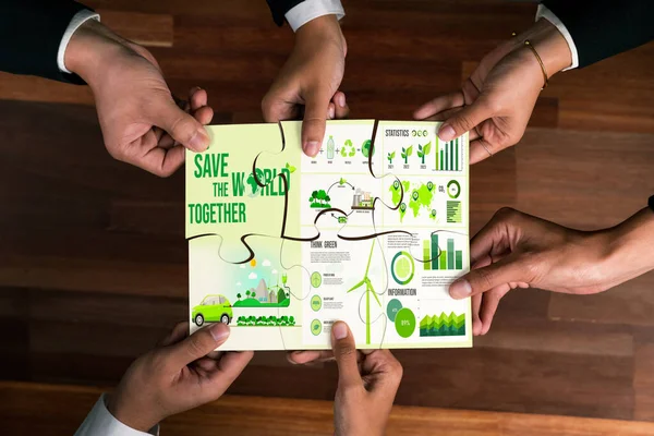 Zusammenhängende Gruppe Von Geschäftsleuten Die Puzzleteile Einem Symbol Für Umweltbewusstsein — Stockfoto