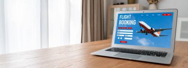 Online uçuş rezervasyon sitesi mod rezervasyon sistemi sağlar. Seyahat teknolojisi kavramı .