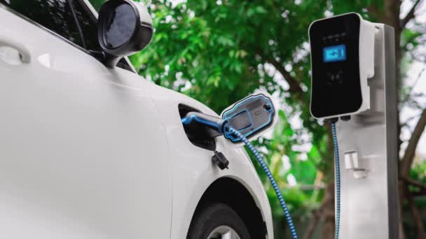 Elektrische Auto Opladen Batterij Door Futuristische Slimme Lader Van Eco — Stockvideo