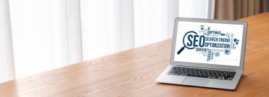 Model e-ticaret için SEO arama motoru optimizasyonu ve bilgisayar ekranında gösterilen çevrimiçi perakende işi