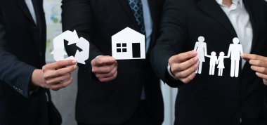 Çevre dostu iş adamları, daha yeşil bir toplum için atık yönetimi ile sosyal ve çevre kavramının kurumsal sorumluluğu olarak çevre dostu ikonlar tutuyorlar. Antika