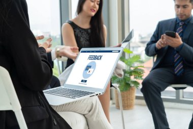 Müşteri geribildirim ve şirket işleri için mod bilgisayar yazılımı analizi