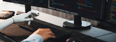 Üretken yapay zeka ya da yapay zeka tarafından kodlanan program otomasyonu. Robotik el ve insan yazılım geliştiricisi arasındaki işbirliği betik çözme, hata ayıklama veya yazma.