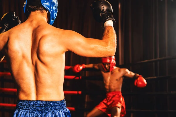 Boxer Intimidação Com Vitória Vencedor Posando Depois Que Ele Ganhou — Fotografia de Stock