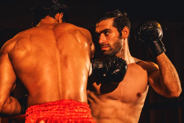 Aziatische Kaukasische Muay Thai Bokser Ontketenen Hun Kracht Felle Bokswedstrijd — Stockfoto