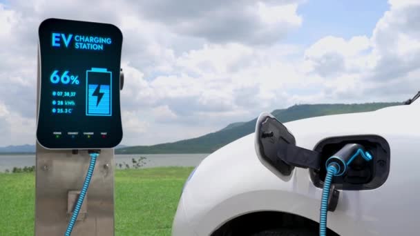 Екологічно Чистий Електричний Автомобіль Використовує Акумулятор Чистою Енергією Від Футуристичної — стокове відео