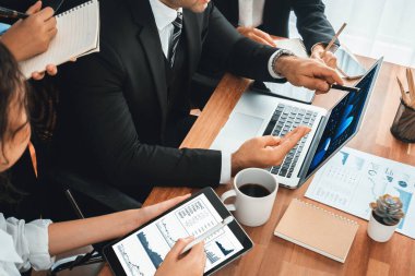 Fintech BI 'ın finansal veri analizi ya da iş zekası göstergesi bilgisayar ve tabletten pazarlamayı planlayan iş adamlarının finansal veri analizine kadar. Habiliment