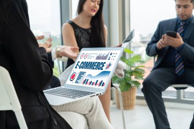 E-ticaret veri yazılımı çevrimiçi perakende şirketine satış analizi için mod gösterge tablosu sağlar