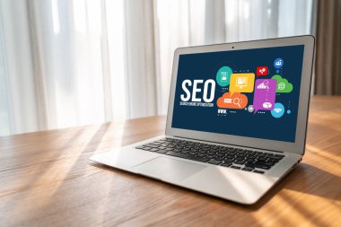 Model e-ticaret için SEO arama motoru optimizasyonu ve bilgisayar ekranında gösterilen çevrimiçi perakende işi