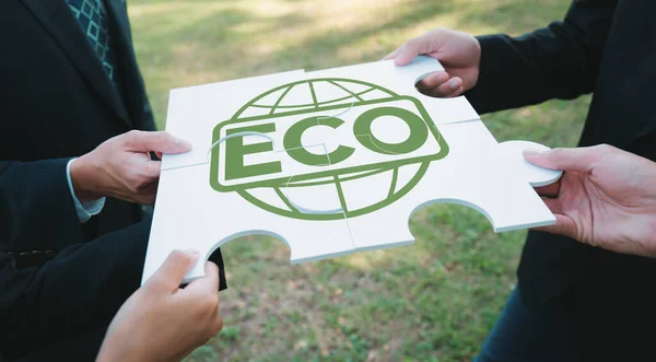 Zakenmensen Corporate Partnership Voegen Eco Vriendelijke Puzzel Van Decoupeerzaag Samen — Stockfoto