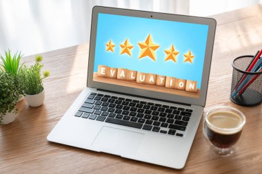 Pazarlama stratejisi planlaması için modem yazılım bilgisayarında müşteri memnuniyeti ve değerlendirme analizi