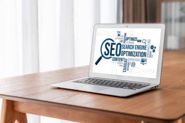 Model e-ticaret için SEO arama motoru optimizasyonu ve bilgisayar ekranında gösterilen çevrimiçi perakende işi