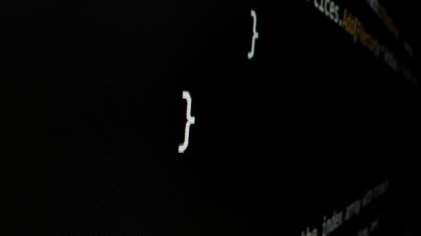 Detailní Makro Snímek Pohybu Kódovacího Skriptu Pohybující Přes Led Obrazovku — Stock video