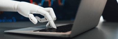 Otomatik borsa konsepti. Borsadaki finansal verileri analiz eden robot el, borsadaki fiyat değişikliğini tahmin etmek için yapay zeka kullanımı. Önde.