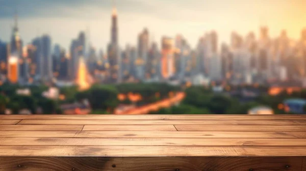 空の木製のテーブルの上都市のスカイラインの背景をぼかす 優れた画像 — ストック写真
