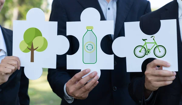 Empresários Parceria Corporativa Juntando Eco Quebra Cabeça Ideia Amigável Quebra — Fotografia de Stock