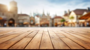 Kasaba meydanının bulanık arka planlı boş ahşap masa. Coşkulu resim.