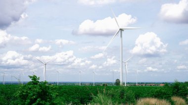 Rüzgarı yenilenebilir enerji kaynağı olarak kullanmanın yenilikçi yolu yeşil tarla veya tepedeki rüzgar türbini çiftliği ile modern yaşam biçimine güç sağlamaktır. Yel değirmeni jeneratörü karbondioksit salınımı olmadan elektrik üretir.