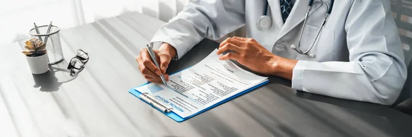 Doctor Carefully Review Detailed Medical Report Diagnosing Illness Effective Healthcare — Stock Photo, Image