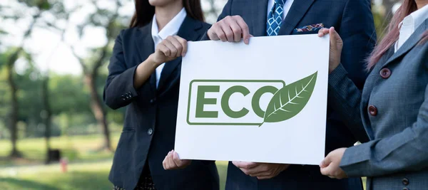 Groep Van Zakenmensen Staan Verenigd Houden Eco Vriendelijke Idee Concept — Stockfoto