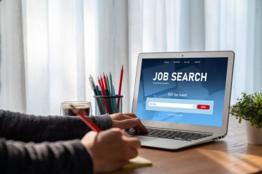 Çalışanların işe alım İnternet ağındaki iş fırsatlarını araması için mod web sitesinde online iş araması