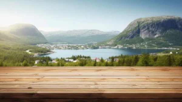 Yazın Norveç Bulanık Arka Planına Sahip Boş Ahşap Masa Örtüsü — Stok fotoğraf