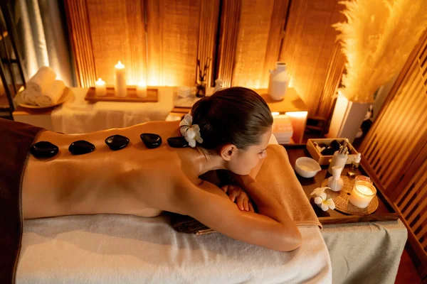 Hot Stone Massage Wellness Salon Luxus Resort Mit Warmem Kerzenlicht — Stockfoto