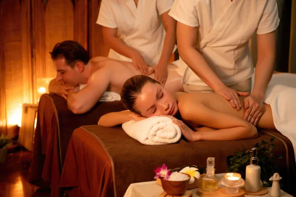 Cliente Pareja Caucásica Que Disfruta Relajante Masaje Spa Estrés Mimos — Foto de Stock