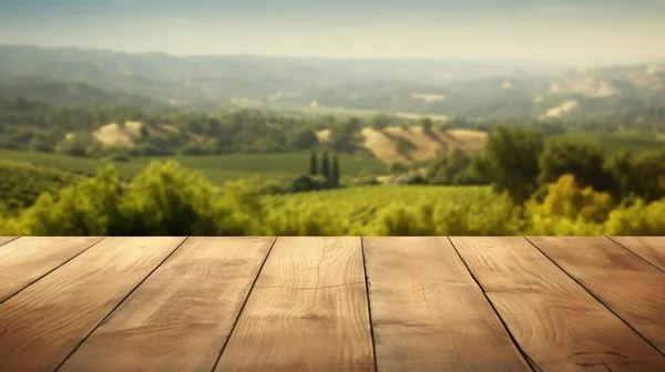 ナパの丘の風景を背景にした空の木製茶色のテーブルトップ エキゾチックなイメージ — ストック写真