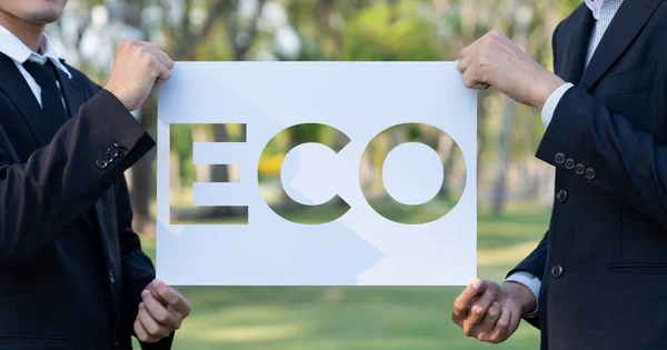 Üzletemberek Csoportja Egyesül Környezetbarát Ötletet Koncepciót Tart Környezettudatosabb Környezetbarátabb Környezetet — Stock Fotó