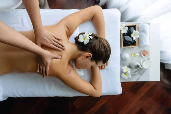 Panorama Top View Kobieta Klient Korzystających Relaksujący Masaż Antystresowy Spa — Zdjęcie stockowe