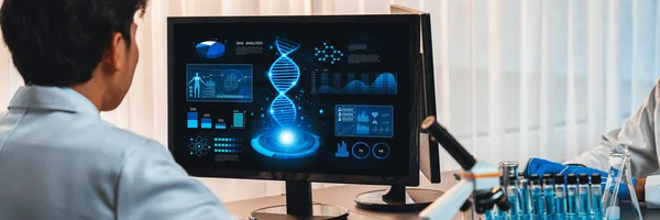 Grupo Cientistas Dedicados Trabalhando Software Computador Biotecnologia Avançada Para Estudar — Fotografia de Stock