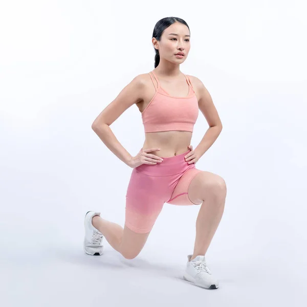 Młoda Atrakcyjna Azjatka Sportowej Odzieży Rozciągająca Się Przed Ćwiczeniami Fitness — Zdjęcie stockowe