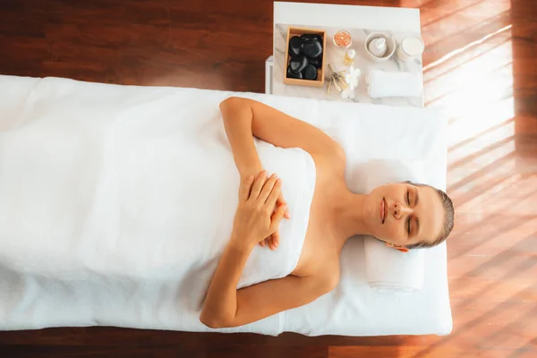 Panorama Vista Superior Mulher Cliente Desfrutando Relaxante Massagem Spa Stress — Fotografia de Stock