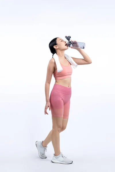 Mujer Asiática Atlética Deportiva Descansando Bebiendo Agua Después Entrenamiento Intensivo —  Fotos de Stock