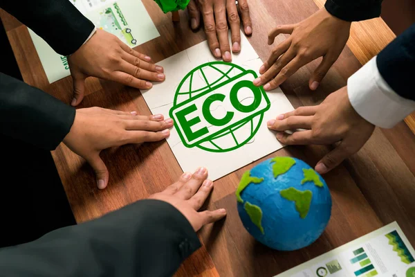 Zusammenhaltende Gruppe Von Geschäftsleuten Die Puzzleteile Symbol Des Umweltbewusstseins Als — Stockfoto
