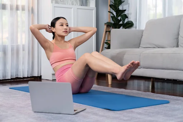 Aziatische Vrouw Sportkleding Doen Crunch Trainingsmat Als Home Workout Training — Stockfoto