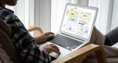 Web sitesi tasarım yazılımı çevrimiçi perakende ticaret ve e-ticaret için model şablonu sağlar