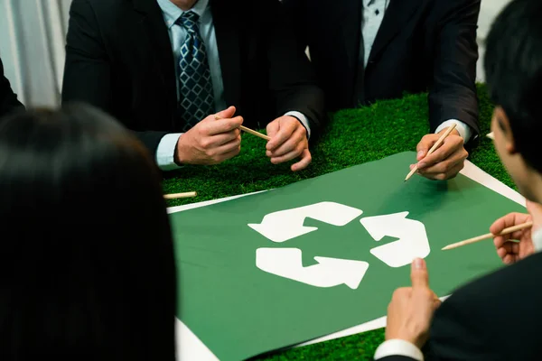 Recycler Icône Sur Table Réunion Dans Bureau Avec Les Gens — Photo