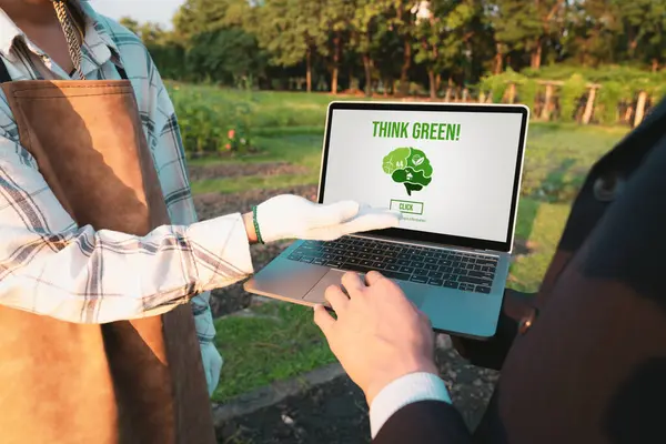 Еко Бізнес Компанія Надає Фермерам Можливість Використовувати Екологічно Чисту Сільськогосподарську — стокове фото