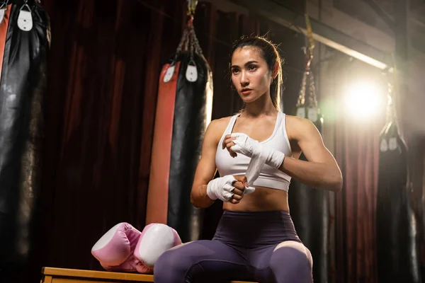 Determined Asian Female Muay Thai Boxer Muscularity Physical Readiness Body — Stock Photo, Image