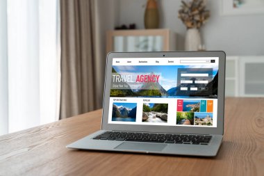 Model arama ve seyahat planlama için internet sitesi uçuş, otel ve tur rezervasyonları için anlaşma ve paket sunuyor