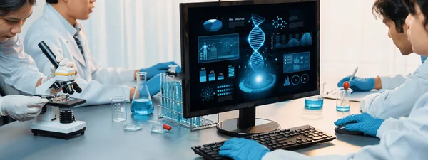Groupe Scientifiques Dévoués Travaillant Sur Des Logiciels Informatiques Biotechnologie Avancée — Photo